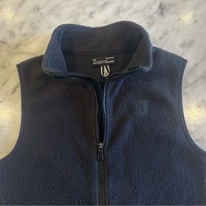 UNDER ARMOUR Black Fleece Vest - Youth Medium